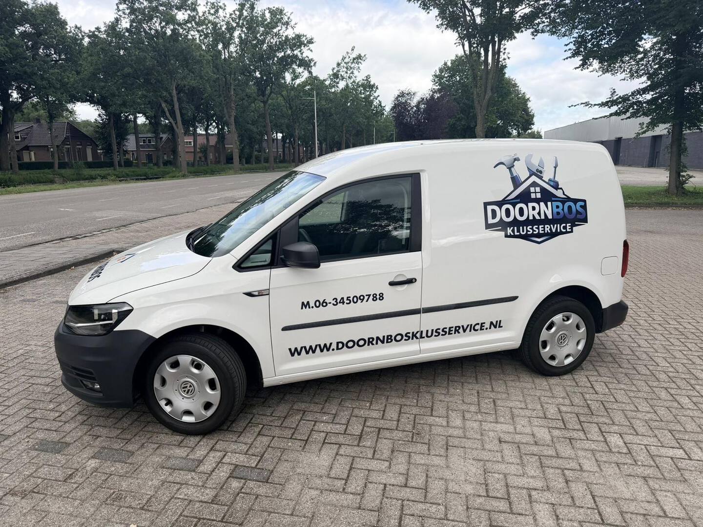 Bedrijfsbus van Doornbos Klusservice